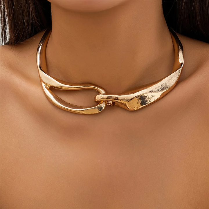 Auffällige strukturierte goldene Choker-Halskette