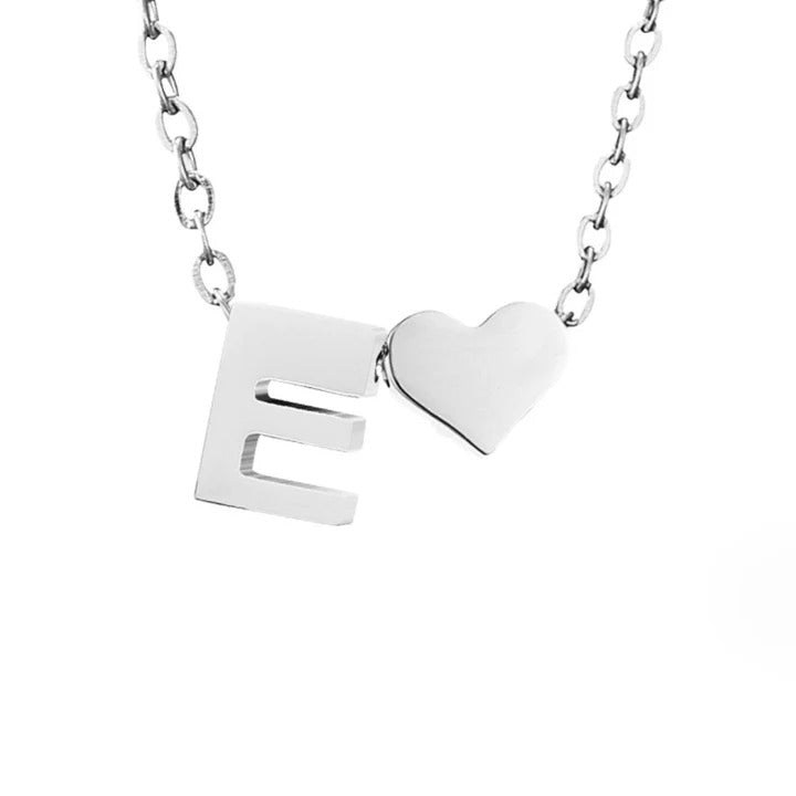 Silberne Halskette Ewige Liebe mit Buchstabe
