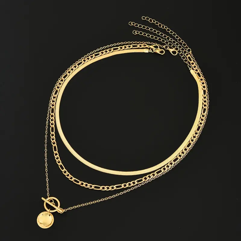 Set aus drei goldenen Halsketten – Fischgrät, Figaro und Muschelanhänger