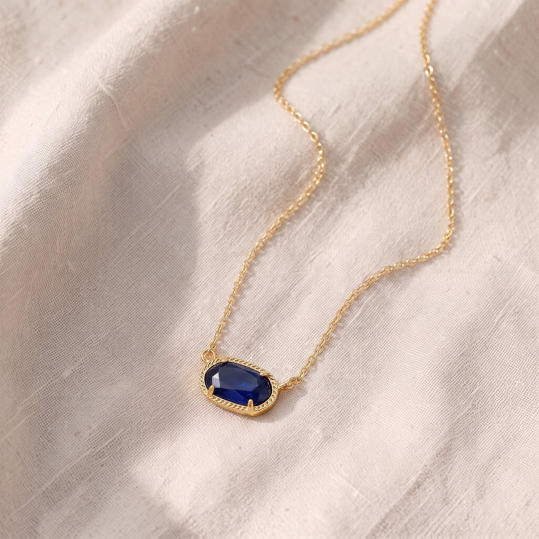 Klassische Halskette mit ovalem Saphir | Gold