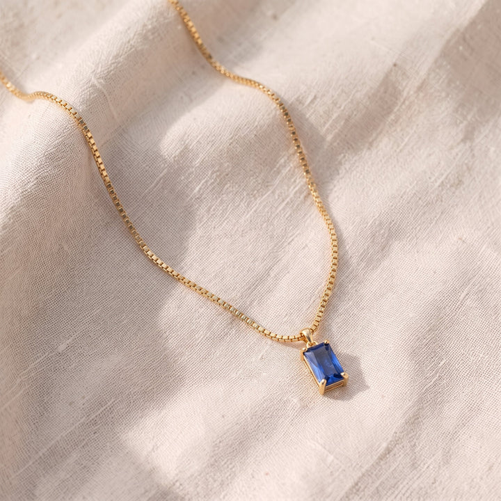 Minimalistische Anhängerkette mit Saphir | Weissgold