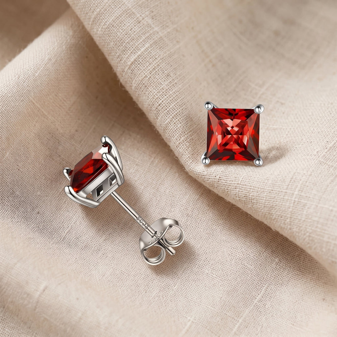 Minimalistische Ohrringe mit Rubin im Princess-Schliff | Weissgold