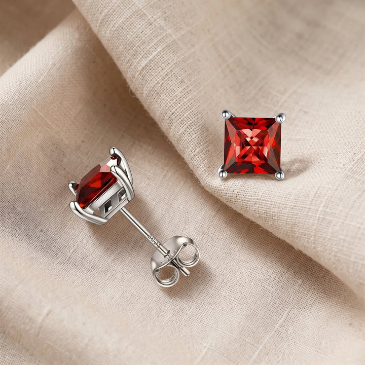 Minimalistische Ohrringe mit Rubin im Princess-Schliff | Weissgold