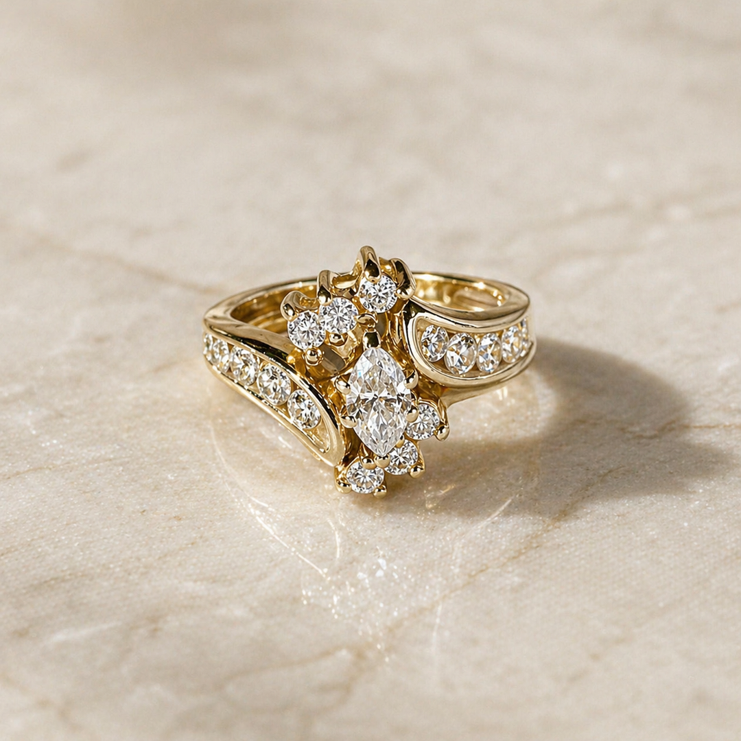Vintage-Goldring mit eingelassenen Zirkonia