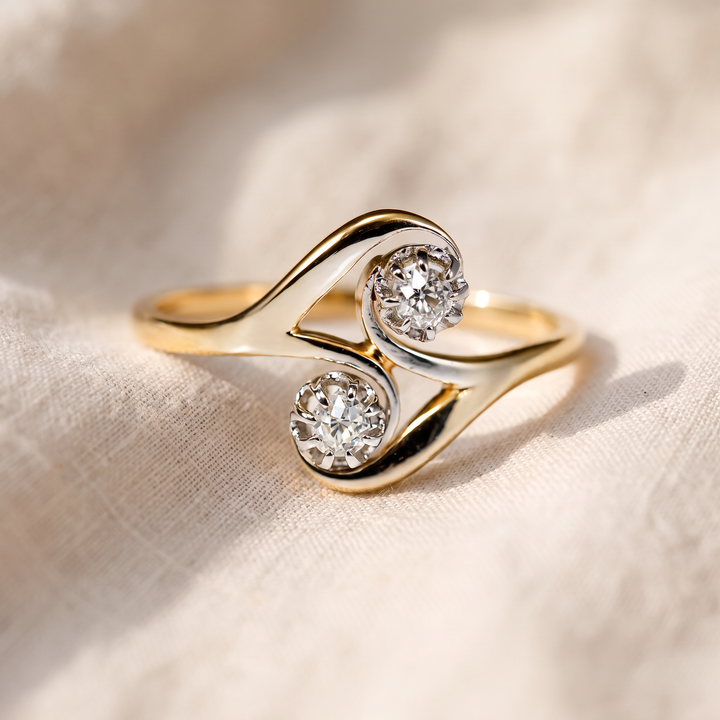 Gewellter Vintage-Goldring mit Zirkonia