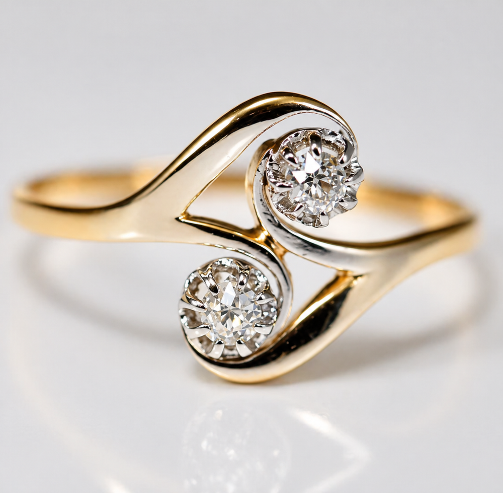 Gewellter Vintage-Goldring mit Zirkonia