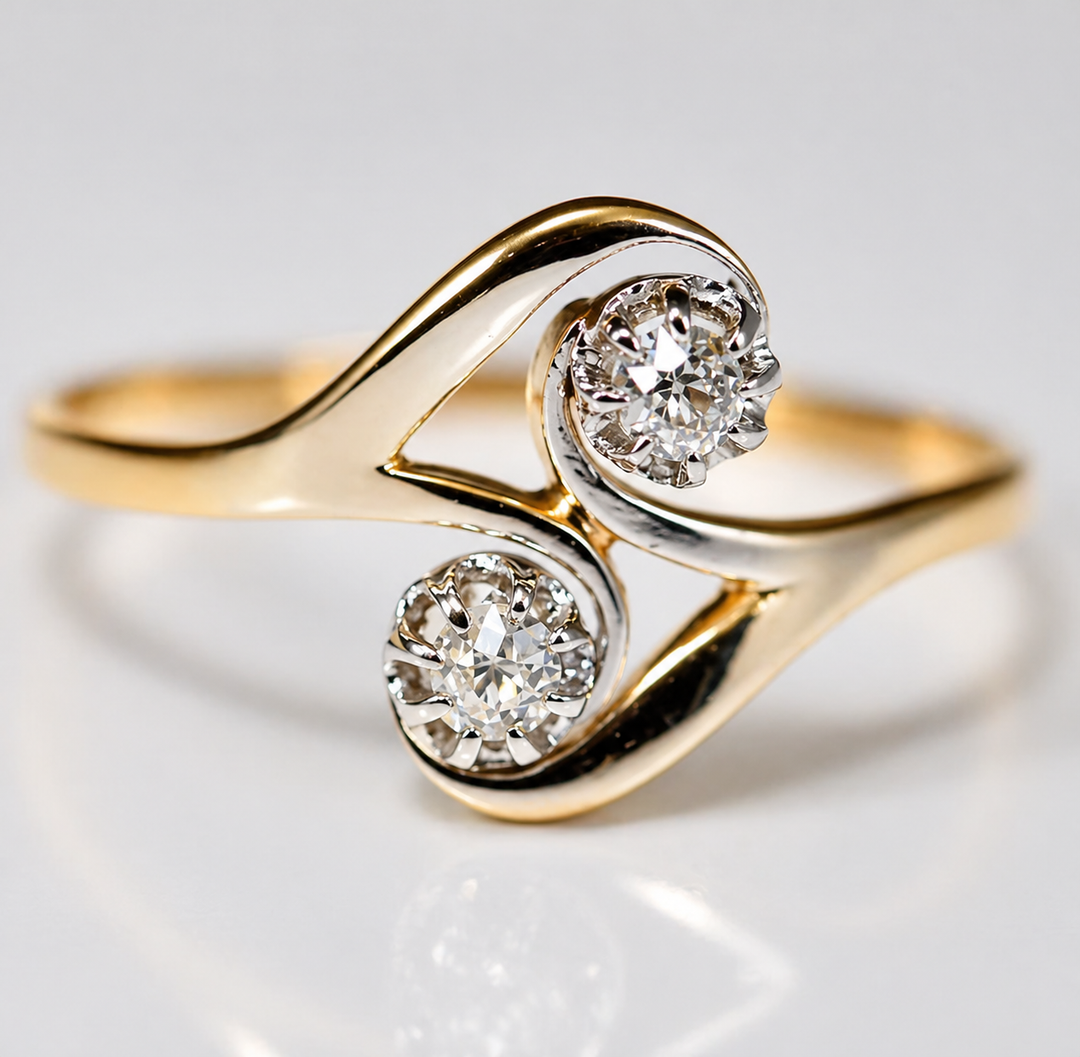 Gewellter Vintage-Goldring mit Zirkonia