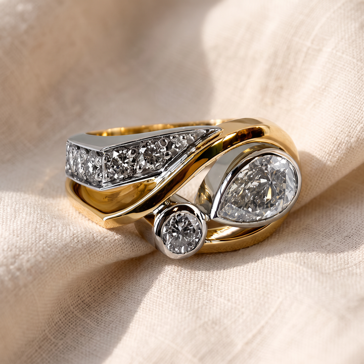 Unregelmässiger Vintage-Ring in Gold und Silber mit Zirkonia