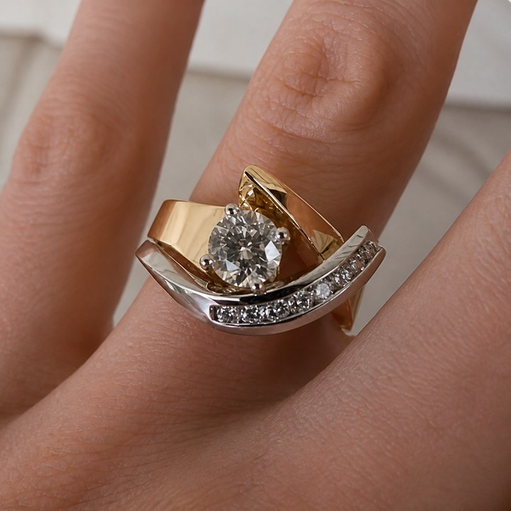 Unregelmässiger Vintage-Ring in Gold und Silber mit Zirkonia