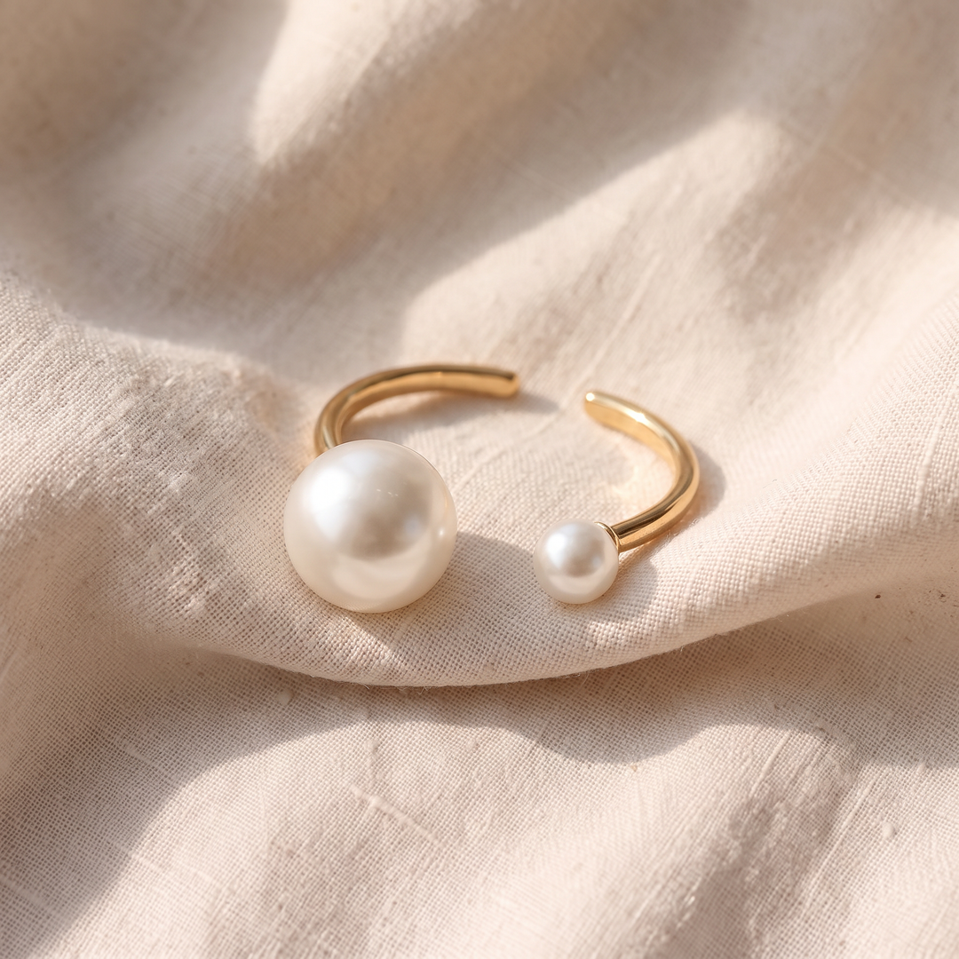 Eleganter verstellbarer Ring mit zwei Perlen